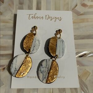 Any offers accepted 🎉Polymer clay Gold and White Earrings